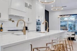 Fridge, microwave, oven, stovetop - Opulence - Luxury | King Beds, A/C + Parking + EV Charger (Calgary)