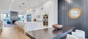 Opulence - Luxury | King Beds, A/C + Parking + EV Charger