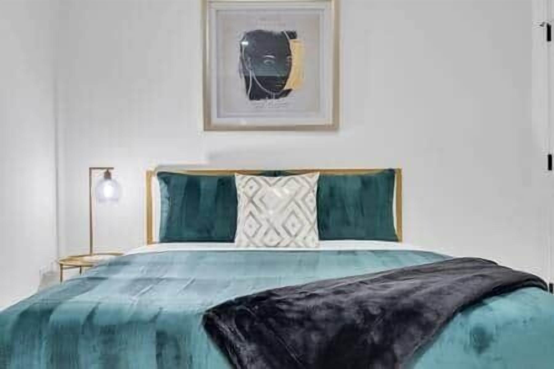 Una scrivania, ferro/asse da stiro, Wi-Fi, lenzuola