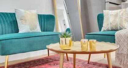 Emerald: Stylish Lower-Suite in Trendy Killarney