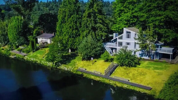 Exterior - River Inn Cabin Theme Flat w/ Dock (Bothell)