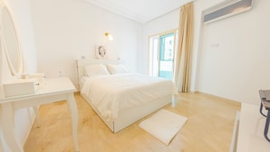 Apartamento | 3 quartos, Wi-Fi de cortesia, roupa de cama