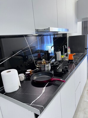 Fridge, stovetop, coffee/tea maker, toaster