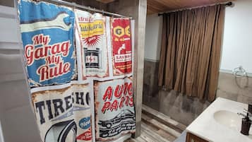 1 bedroom, premium bedding, pillowtop beds, individually decorated