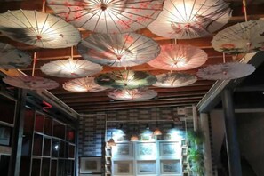 المنشأة من الداخل