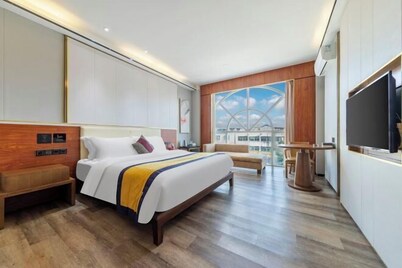 Karen Le Business Hotel
