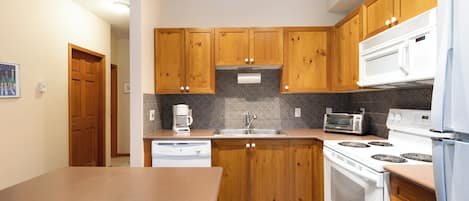 Condo | Private kitchen | Fridge, microwave, oven, stovetop