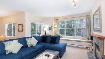 Kondominium | Area keluarga | Televisi layar datar 40-inci dengan saluran TV kabel dan pemutar DVD