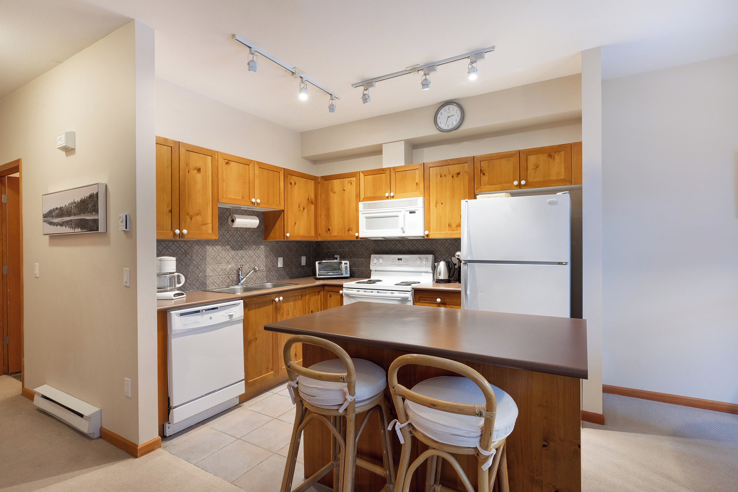 Condo | Private kitchen | Fridge, microwave, oven, stovetop