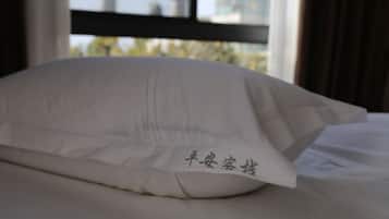 A bed with a white pillow and a piece of paper with Chinese characters on it.