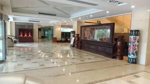Lobby-lounge