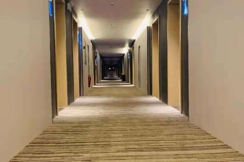 Wanjia Zhenxuan Hotel (long distance bus station)