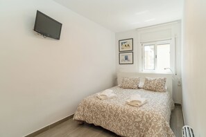 3 dormitoris, planxa i posts de planxar, wifi i roba de llit