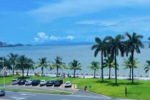 Free self-parking - Jiada Hotel (Zhuhai Lovers Road Seaside Swimming Pool) (Zhuhai)