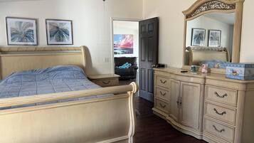 3 bedrooms, desk, free WiFi, bed sheets