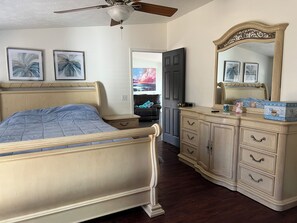 3 sovrum, skrivbord, gratis wi-fi och sängkläder