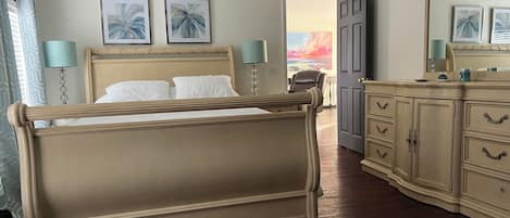 3 quartos, escrivaninha, Wi-Fi de cortesia, roupa de cama