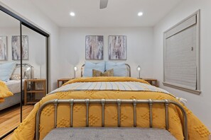 2 bedrooms, iron/ironing board, free WiFi, bed sheets - Vintage Boho Beach Cottage (Long Beach)