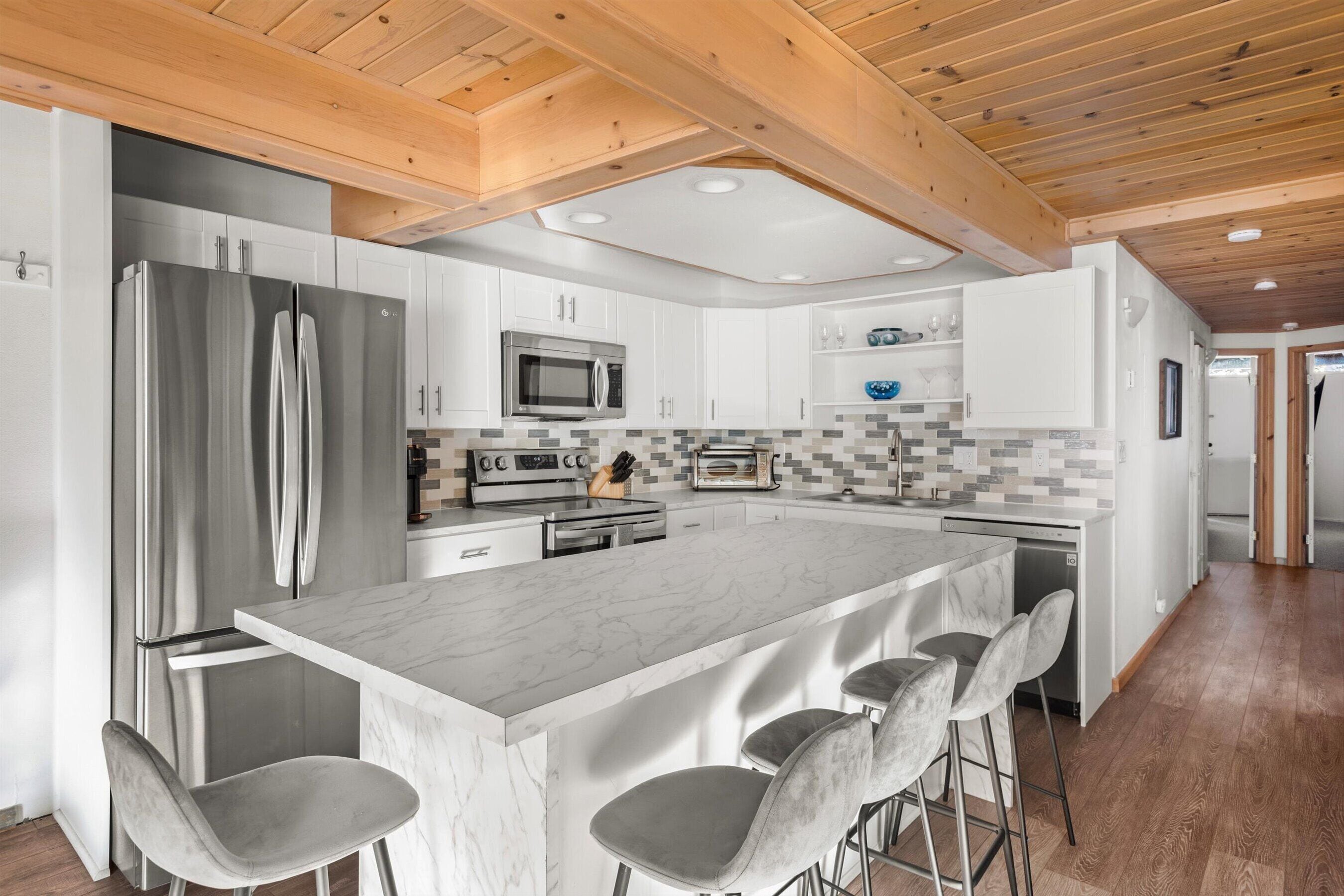 Modern Downtown Mountainside 3BR 2BA Apartment w/Parking in Aspen Sleeps 8 GREAT Location