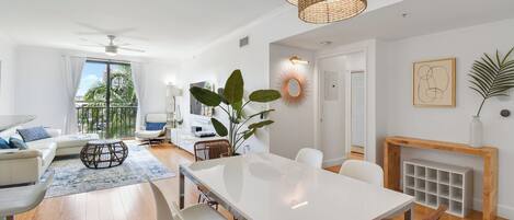 อพาร์ทเมนท์, เตียงควีนไซส์ 1 เตียง (The Palm Penthouse - New!) | ร้านอาหาร