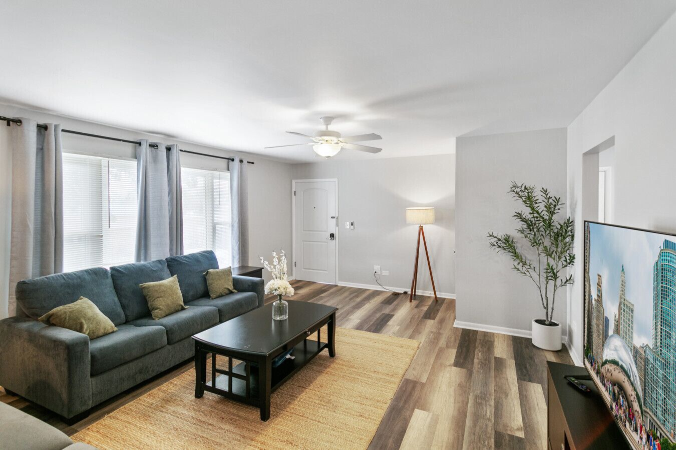Modern New Apt Just 1/2 Mile To Dt Libertyville! - 레이크 카운티