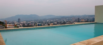 Comodo Apartamento en San Salvador con Vista Genial, Terraza y Jardín Privado