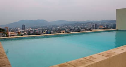 Comodo Apartamento en San Salvador con vista genial, Terraza y Jardín Privado