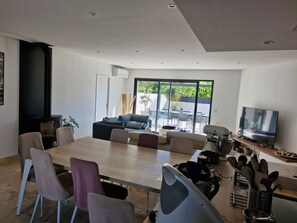 Interior - Maison Neuve Contemporaine au Calme Avec Piscine (Alleins)