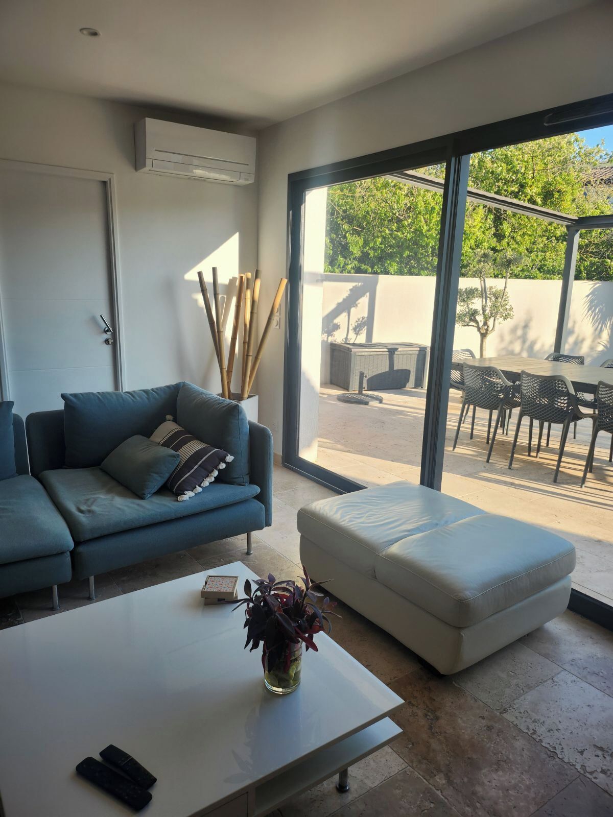 Smart TV, fireplace, DVD player