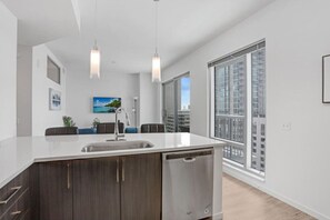 Interior - Sunset Views from a Stylish 1BR High Rise in Tampa (Tampa)
