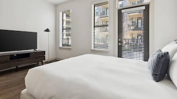 Classic Studio, 1 Queen Bed (Self Check-in with Virtual Front Desk)