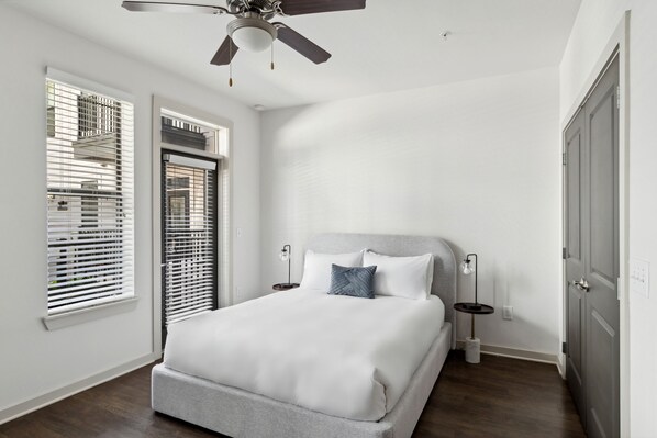 Classic Studio, 1 Queen Bed (Self Check-in with Virtual Front Desk)