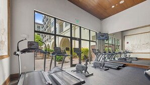 A gym with treadmills, stationary bikes, and ellipticals. - Kasa Village District Raleigh (Raleigh)