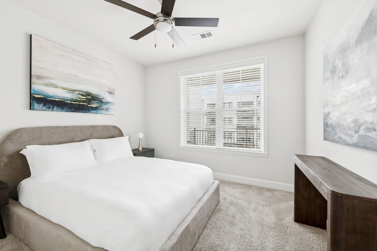 Classic-Apartment (Self Check-in with Virtual Front Desk)