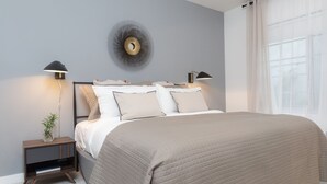 Leilighet – classic, 1 kingsize-seng (Self Check-in with Virtual Front Desk) | Strykejern/-brett, wi-fi (inkludert) og individuelt dekorert