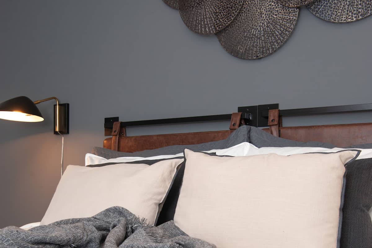 Apartemen Standar, 1 Tempat Tidur King, akses difabel (Self Check-in with Virtual Front Desk) | 1 kamar tidur dan didekorasi berbeda-beda