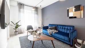 Leilighet – classic, 1 kingsize-seng (Self Check-in with Virtual Front Desk) | Oppholdsområde | Flatskjerm-TV