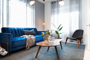 Classic Apartment, 1 King Bed (Self Check-in with Virtual Front Desk) | Living area