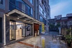 Interior - Douser Hotel (Zhangjiajie Lishui Square Tusicheng) (Zhangjiajie)