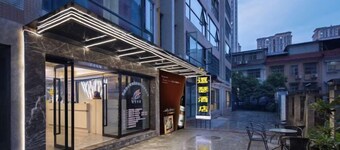 Douser Hotel (Zhangjiajie Lishui Square Tusicheng)