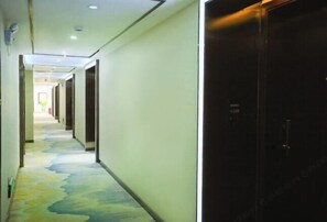 Interior - Douser Hotel (Zhangjiajie Lishui Square Tusicheng) (Zhangjiajie)