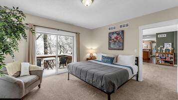 3 bedrooms, desk, travel crib, free WiFi