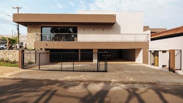 Fachada da propriedade