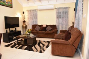 Living area - The Palms Richmond Oasis (St. Ann's Bay)