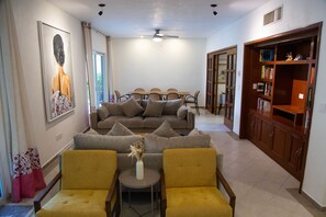 Televisión, mesa de ping pong