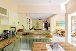 Fridge, stovetop