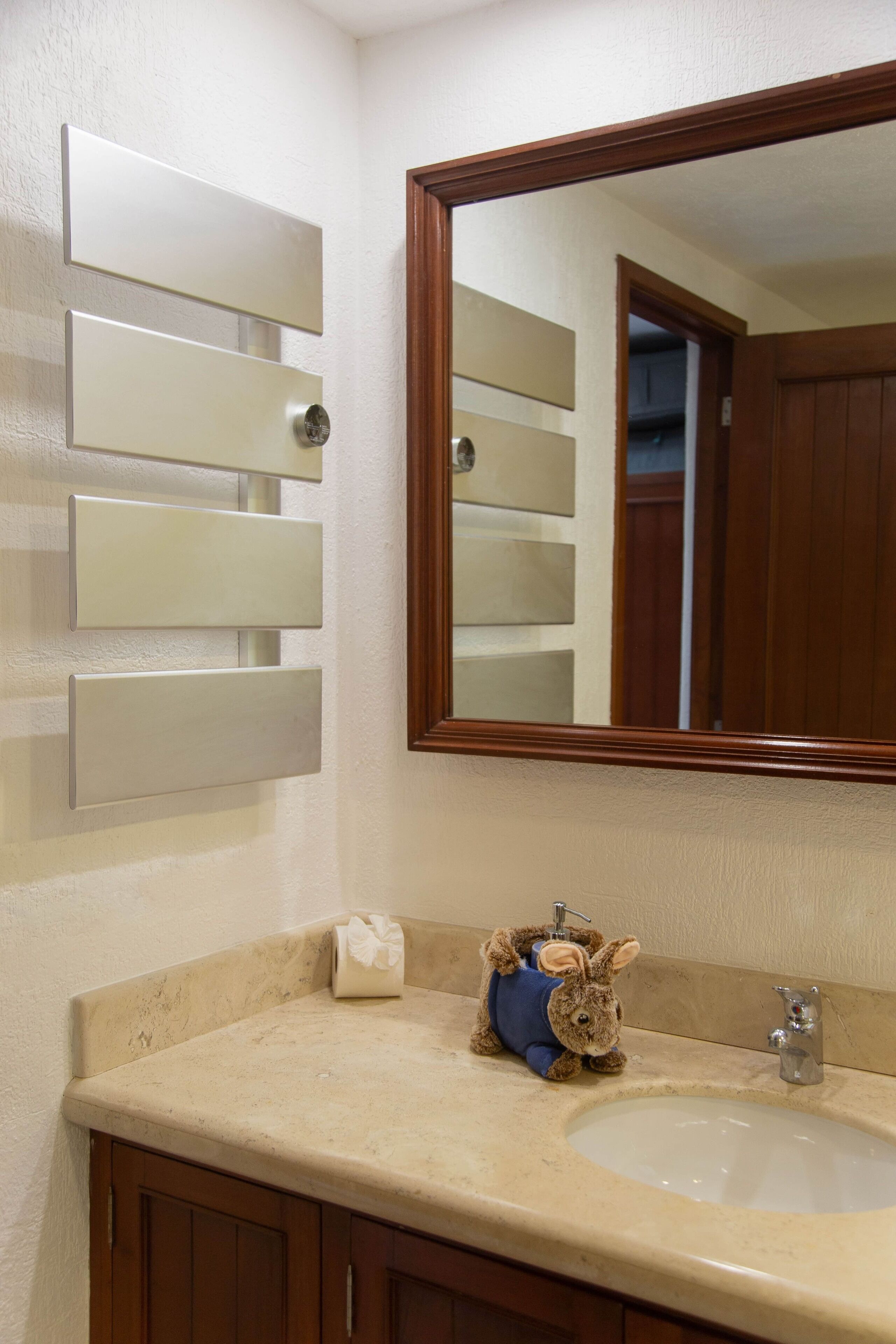 Sèche-cheveux, serviettes fournies