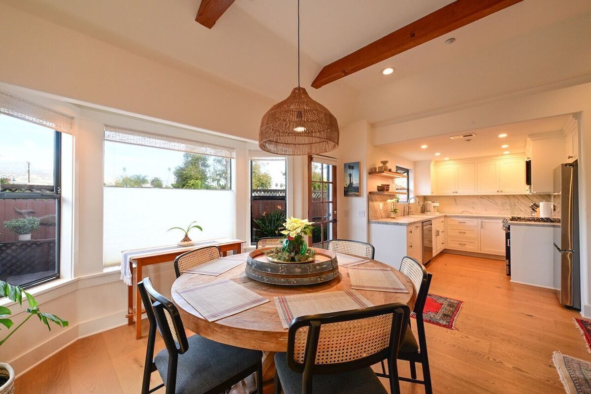 Luxury Townhome, walk to Beach
