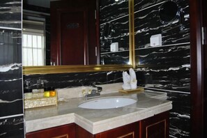 Bathroom - Haoyun Hotel (Menyuan)