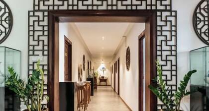 China Manor Hotel & Restaurant